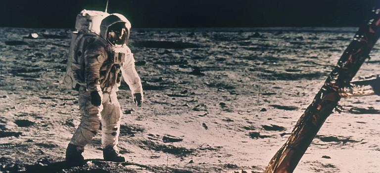 „We choose to go to the Moon“